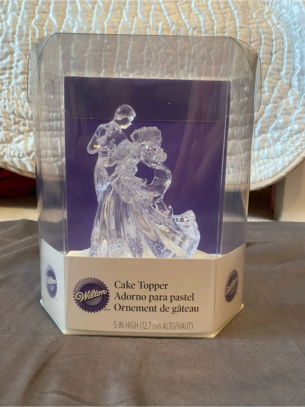 Wilton clear plastic wedding cake topper bride groom figurine